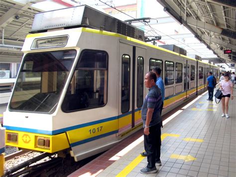 Manila Light Rail Transit System .